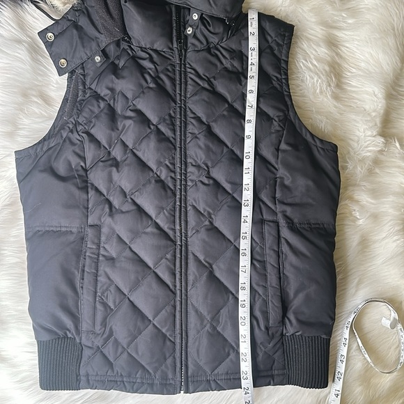 Ann Taylor LOFT  Lined winter vest w/ detachable fur lined Trim size Medium - Picture 7 of 8
